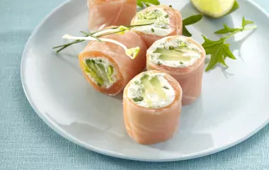 Shallot & Chive Whipped Cream, Smoked Salmon and Avocado Spring Rolls